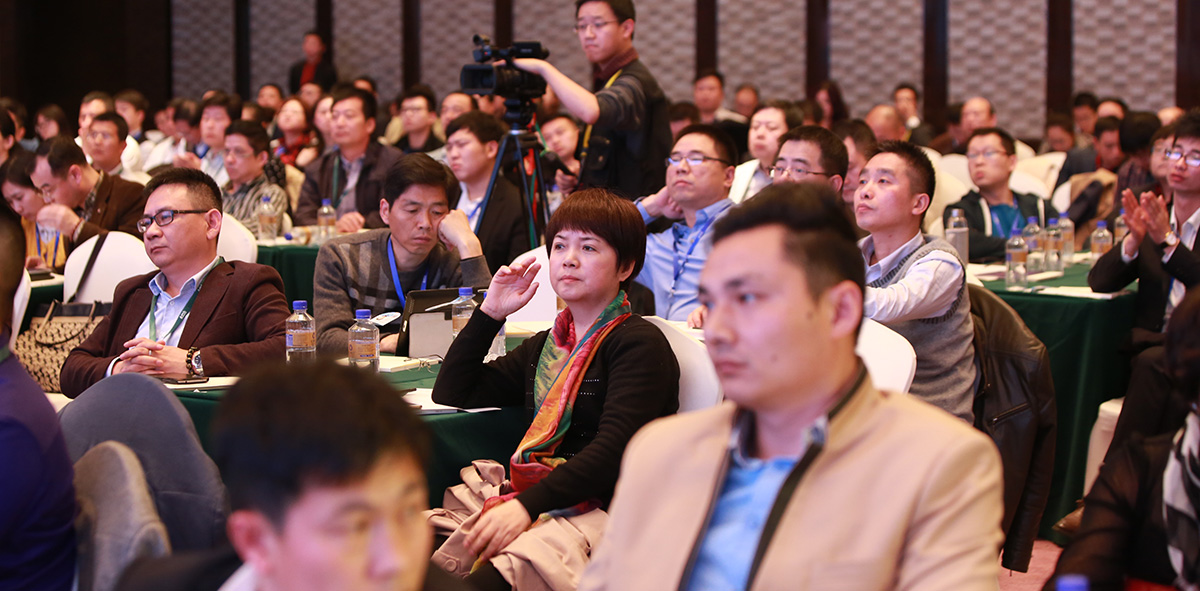 正和岛案例中心以案例为载体，挖掘、梳理、沉淀、传播中国标杆企业最有价值的成功实践，以期提升企业家群体的管理水平和决策智慧。此次，我们邀请到转型升级的翘楚企业家、专家以及投资家，多角度深度剖析总结，同与会者分享经验、凝聚共识。