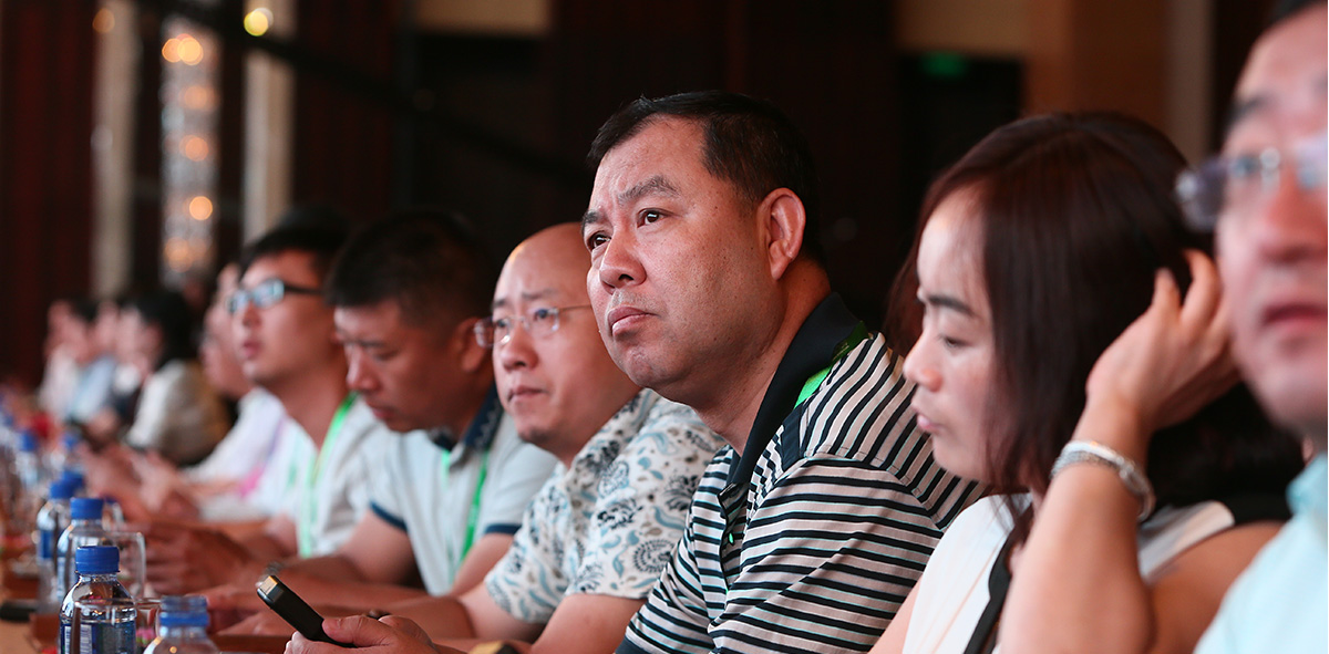 “换个空间，诊断你的问题”，正和岛商学院发起主题学霸私享会，为参与美国硅谷、日本和以色列商学院海外游学的嘉宾和岛亲设立分享机会，从案例中分享他们在海外游学的精华，通过现场与参会岛亲的深入互动，剖析现存问题，探寻解决思路。