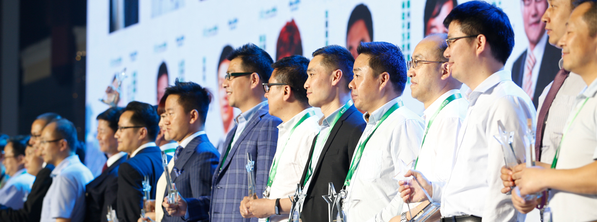 这一年的辛苦与煎熬，我们懂，这一年的期盼与感动，我们也懂。年度颁奖、跨年狂欢，让我们一起跨越2015，迎来新一年的希望！